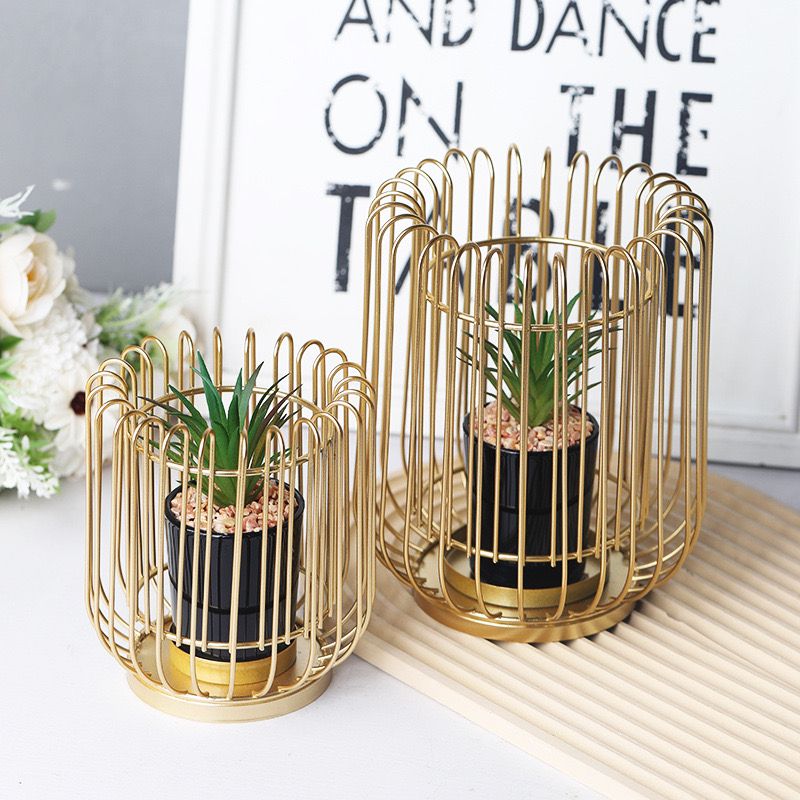 2 pcs set Planter With Acute Metallic Structure